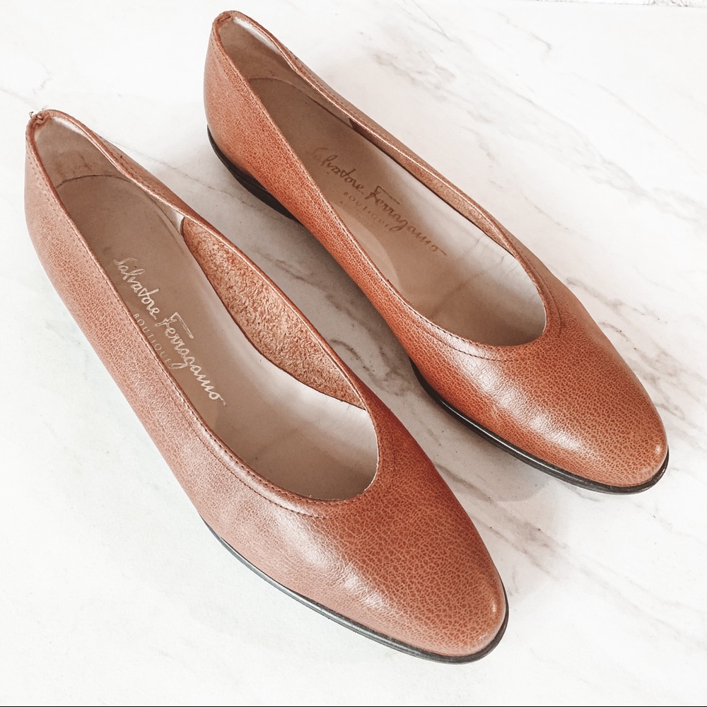 Salvador Ferragamo Tan Round Toe Flats 8.5 AA